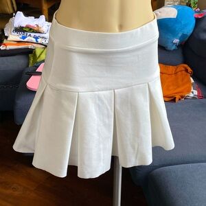 White pleated mini skirt
